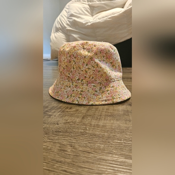 Hat - Picture 3 of 4